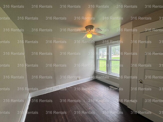 Building Photo - $1045 - 4 bed 1 bath - Single Family Home