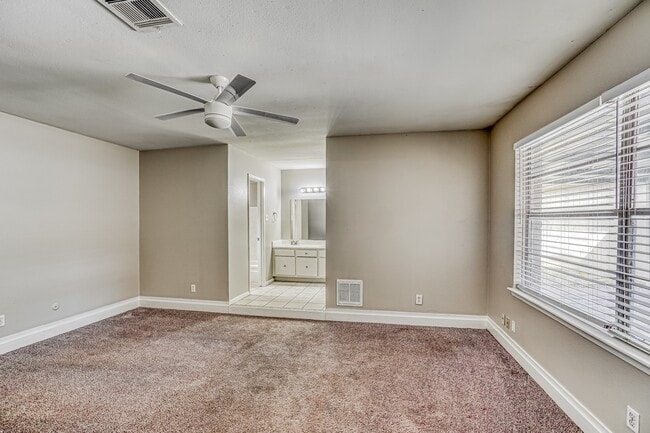 Building Photo - 6610 Rowell Ct