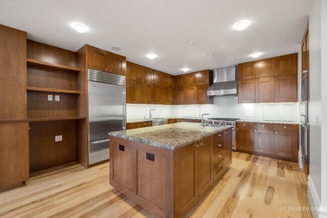 Building Photo - 19 Wilmot St