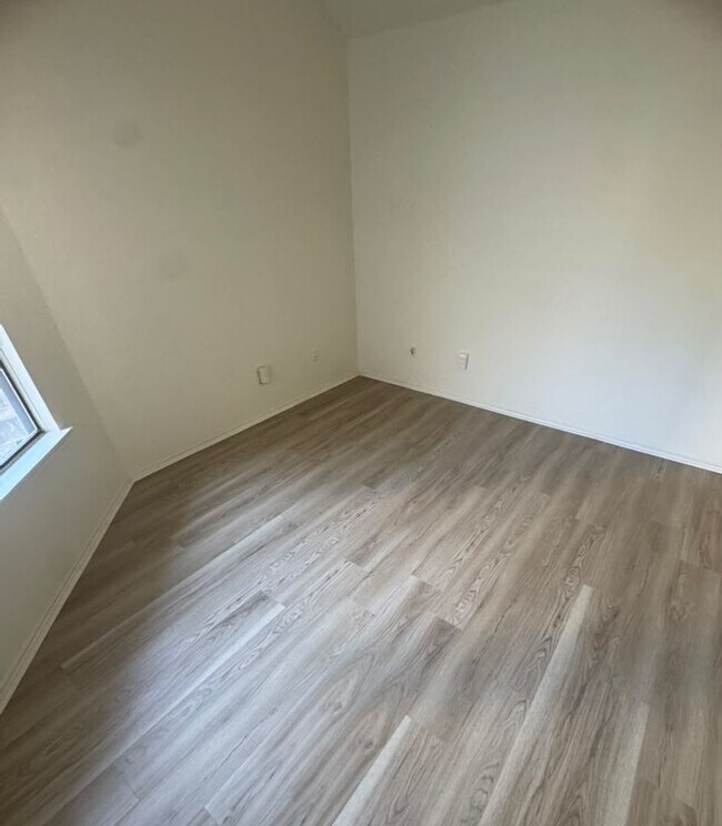 Building Photo - 1715 Windmill Ln