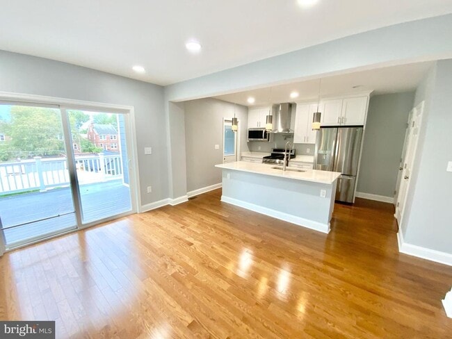 Building Photo - 1318 Ingraham St NW