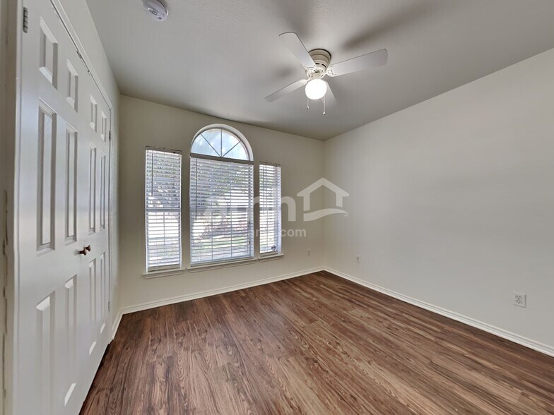 Building Photo - 223 Lake Texoma Dr