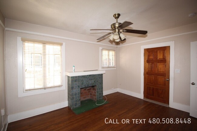 Building Photo - Charming 2-Bedroom Cottage in the Heart of...