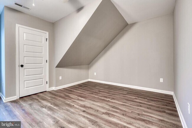 Building Photo - 6722 Brentwood Ave