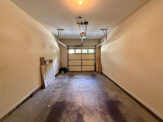 Building Photo - 5994 Fox Point Cir