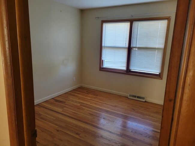 Building Photo - 819 Beattie Cir