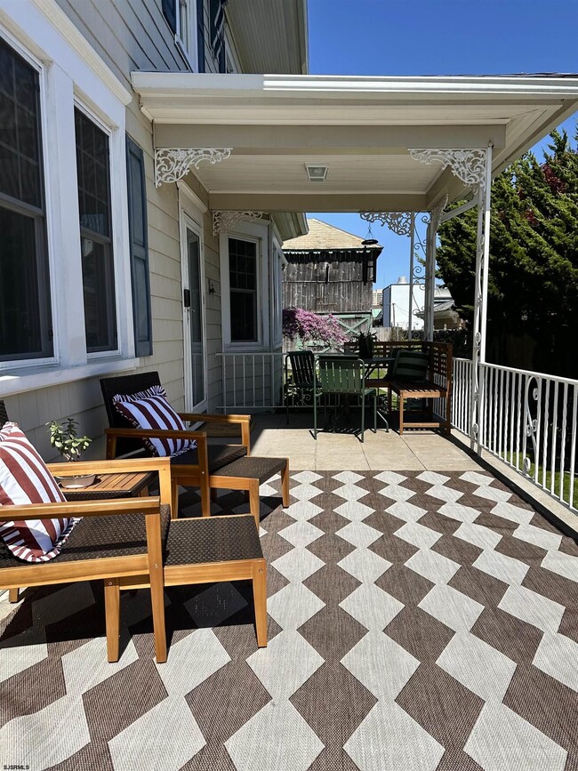 Building Photo - 17 S Derby Ave