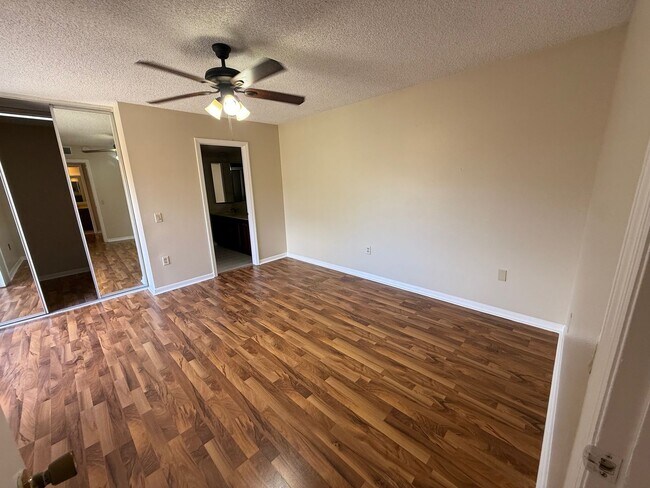 Building Photo - 2/2.5 Townhome in Central Orlando