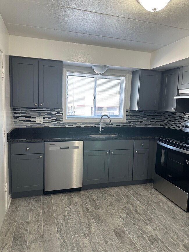 Building Photo - 1404 Carol St