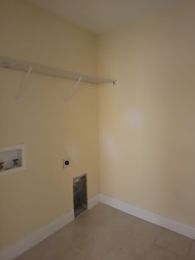 Building Photo - Spacious 4BR/2BA Home in Oaks at Ocala Cro...