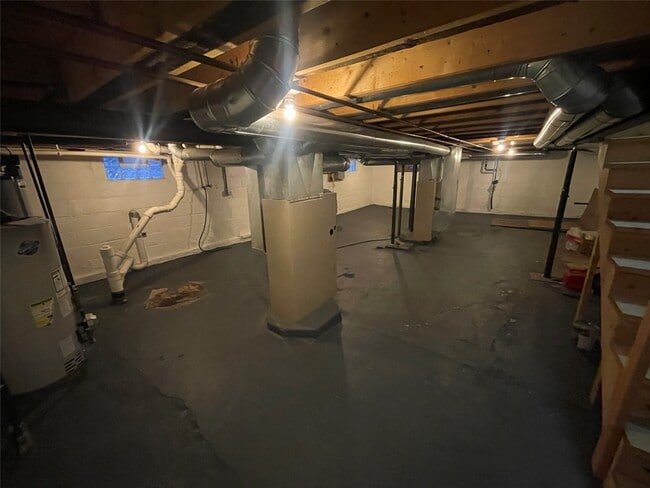 Building Photo - 817 W 2nd St