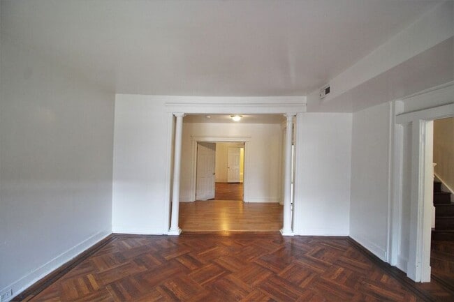 Building Photo - 225 W 29th St