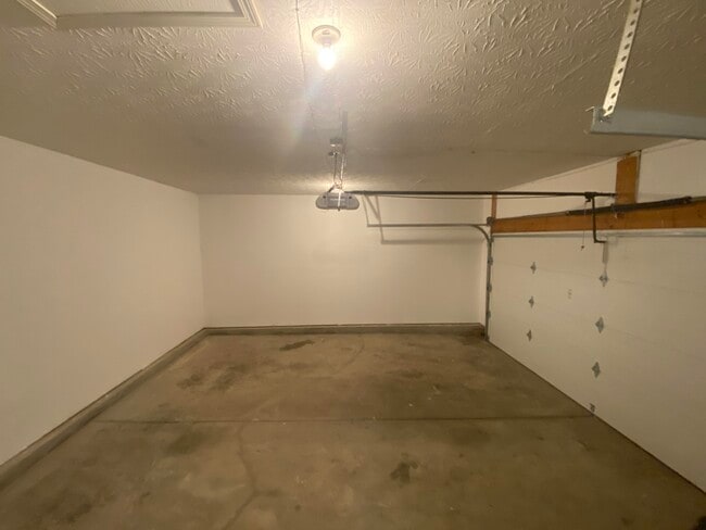 Building Photo - 1694 Jeffrey Ln