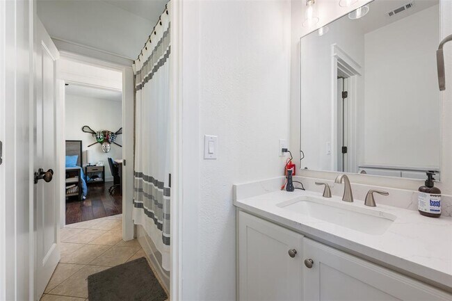 Building Photo - 64 Tiburon Dr
