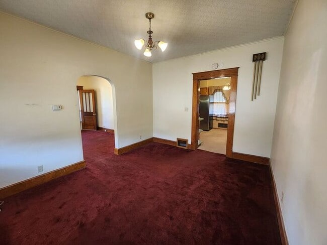 Building Photo - 1 Bedroom House Near Shopping, Parks and Little League Field