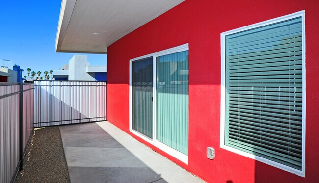 Building Photo - Modern Luxury in Central Tucson!