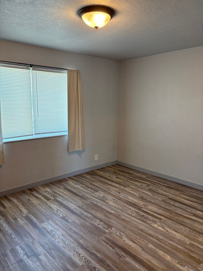 Building Photo - St. George Townhome with a Basement!