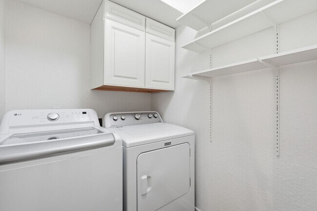Building Photo - 4 Bed Home in Scottsdale Quarter!!