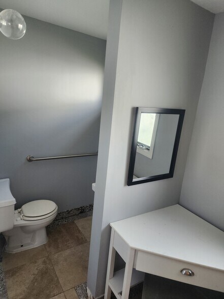 Building Photo - 202 Sanborn Ave