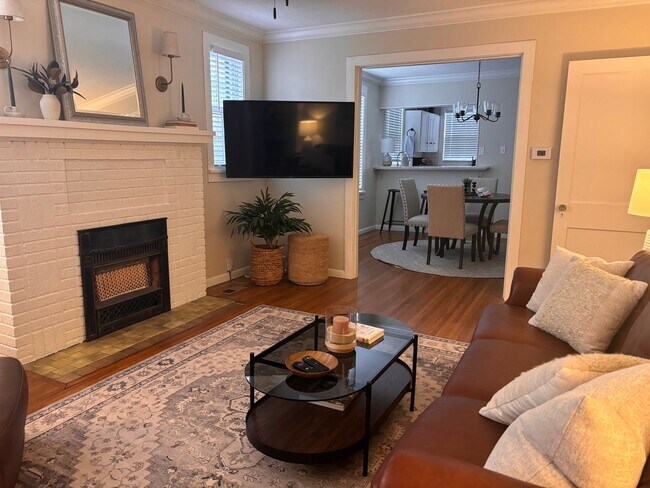 Building Photo - 217 Thayer St