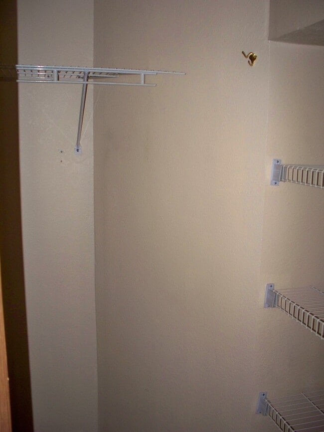 Building Photo - 2 bedroom 2 bath Loft Apartment Branson MO...