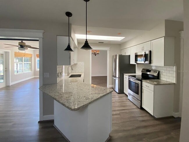 Building Photo - 10123 Bay Ave