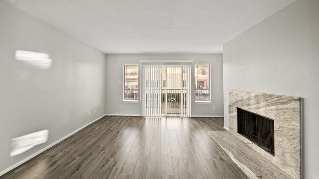 Building Photo - 1914 Lakeside Dr