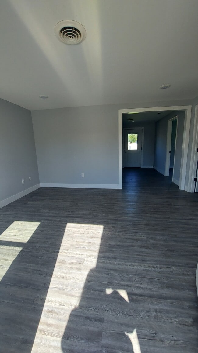 Building Photo - 1029 Emmons St