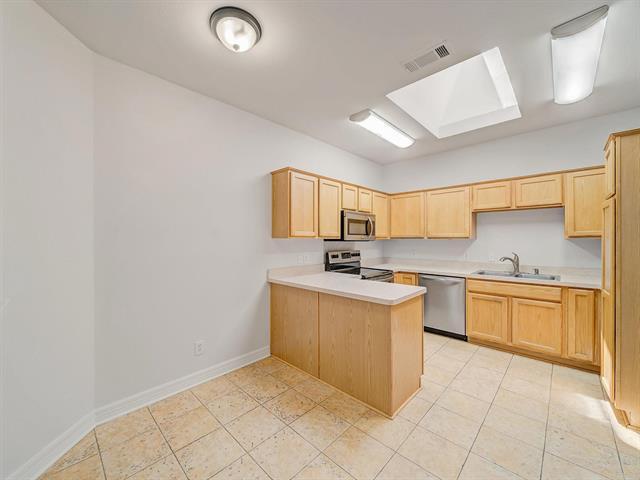 Building Photo - 2500 Westheimer Rd