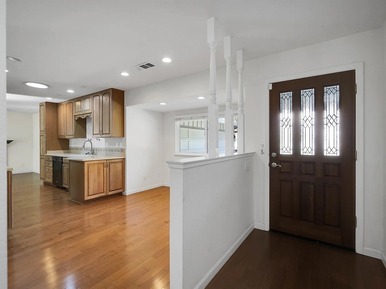 Building Photo - 1085 Chippewa Oak Dr NE