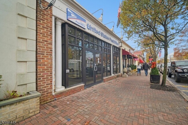 Building Photo - 246 Main St