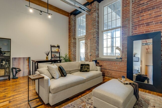 Building Photo - Amazing Germantown Loft in Historic Wertha...