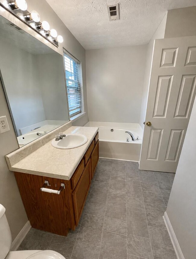 Building Photo - 212 Rankin Cir