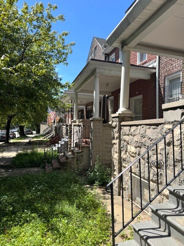 Building Photo - 2216 Whittier Ave