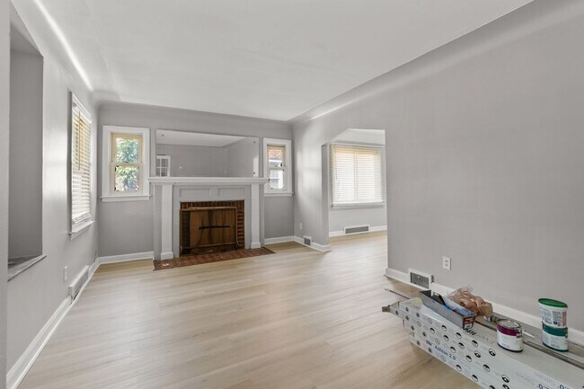 Building Photo - 9022 Northlawn St