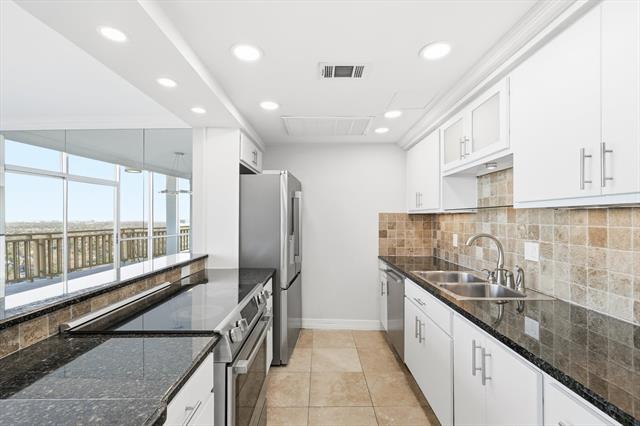 Building Photo - 6211 W Northwest Hwy