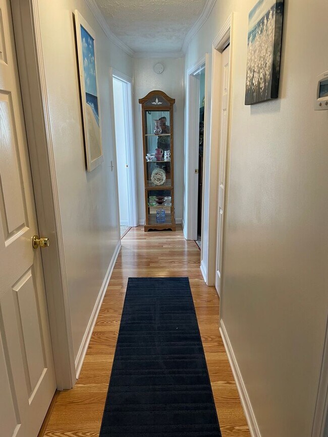 Building Photo - 4 Bed/2 Bath Brick Home - Church Hill TN