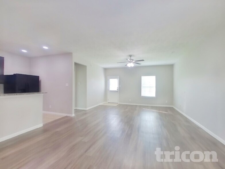 Building Photo - 210 Pequin Rd