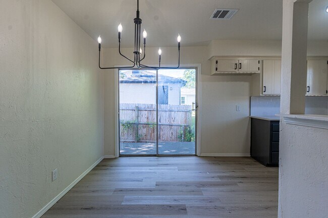 Building Photo - 4-Bed Home Available for Lease & Rent to Own!