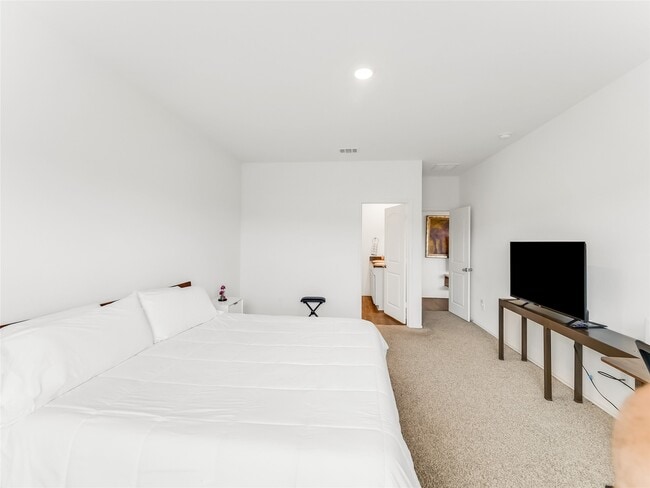 Building Photo - 15022 High Rpds Ln