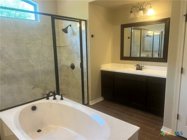 Building Photo - 521 Holstein Dr
