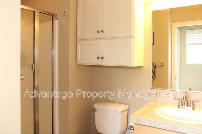 Building Photo - 2335 NW Laura Vis Dr
