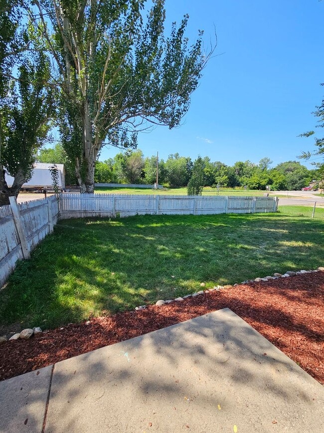 Building Photo - 2 BED | 1 BATH | HOME | CENTRALLY LOCATED ...