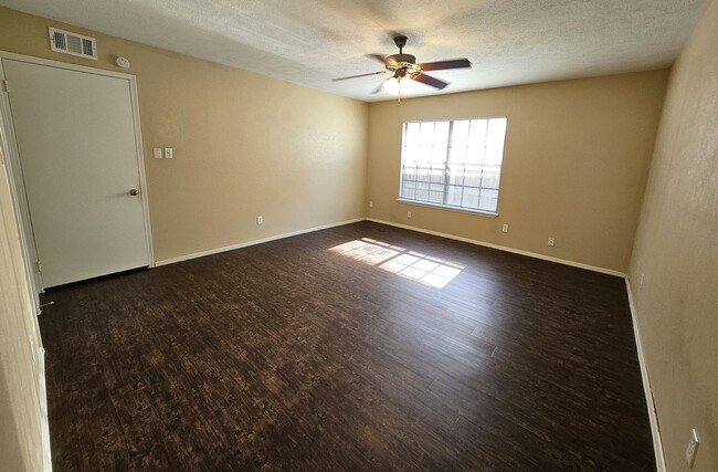 Building Photo - $2000 - Beautiful Family Home, Crowley ISD