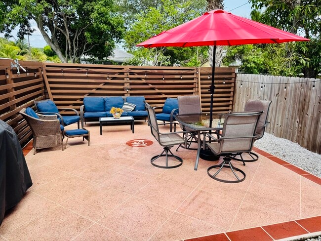 Building Photo - 601 N E St