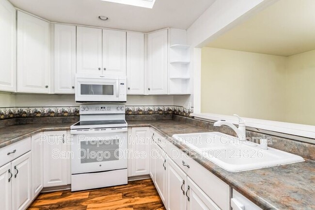 Building Photo - 2107 David Dr