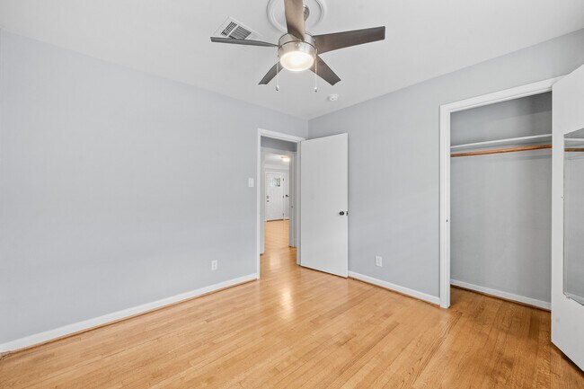 Building Photo - 6031 Moonmist Dr