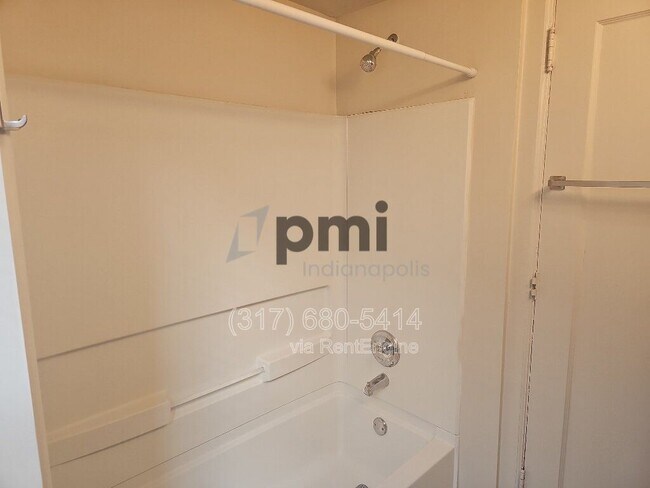 Building Photo - 1 W 28th St