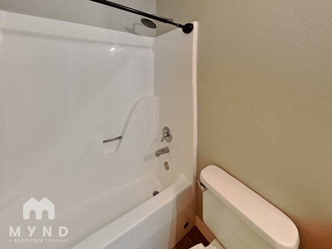 Building Photo - 214 Blake Dr