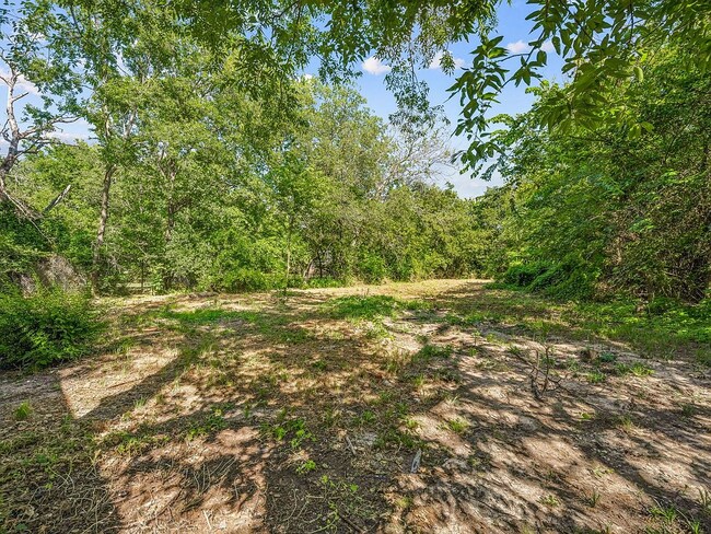 Building Photo - 302 W Collins St